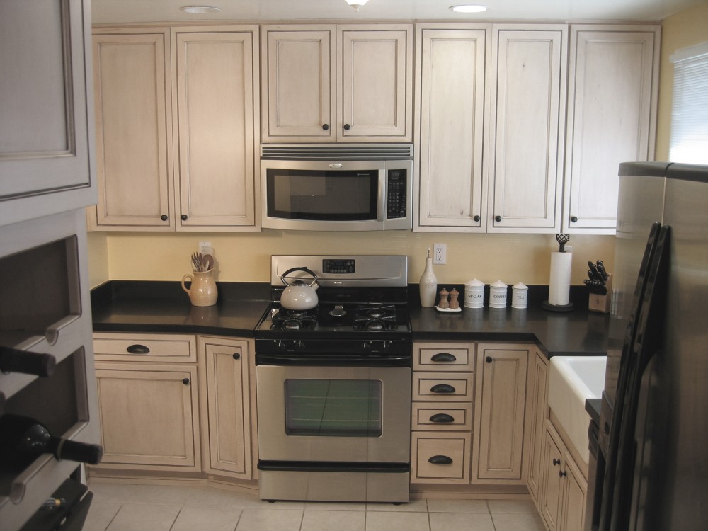 Photo By The Kitchen Crafter. Small Kitchen, Granite Counters